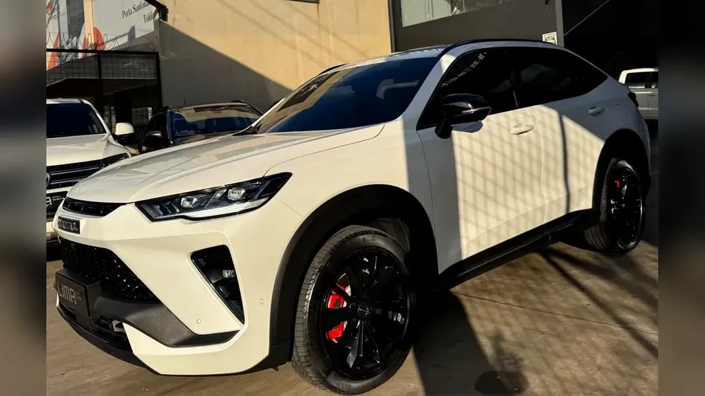 Foto de um gwm haval h6 plug-in hybrid