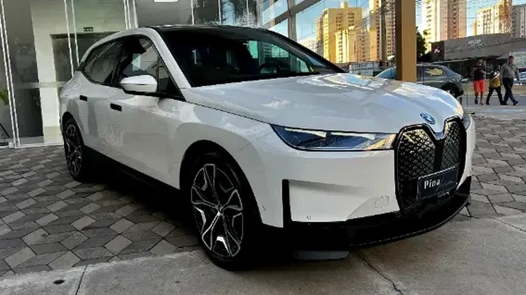 Foto de um bmw ix