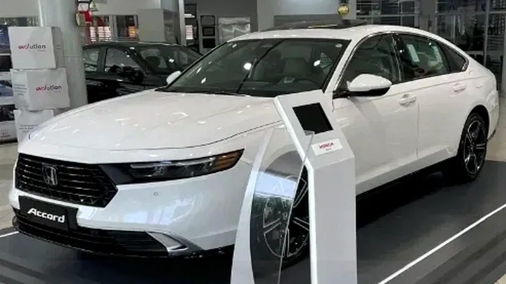 Foto de um honda accord plug-in hybrid