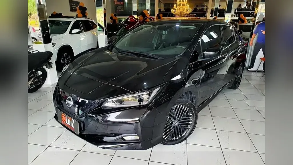 Foto de um nissan leaf