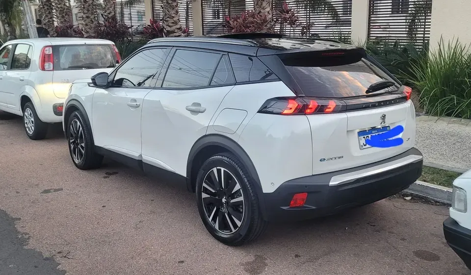 Foto de um peugeot e-2008