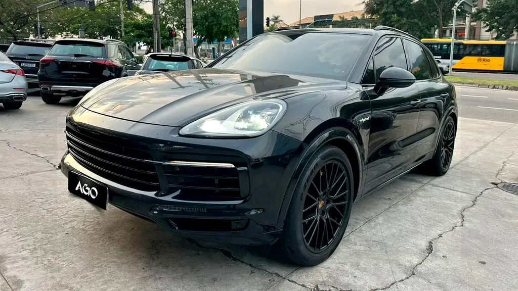 Foto de um porsche cayenne e-hybrid