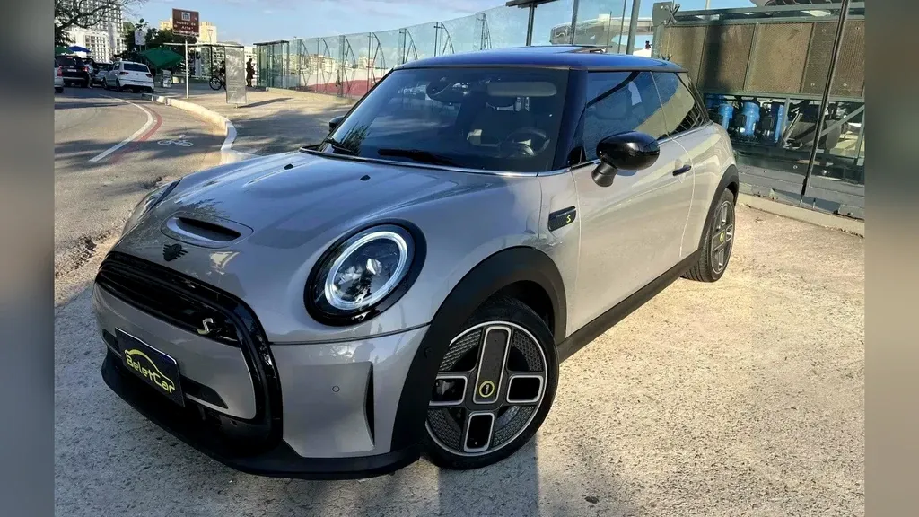 Foto de um mini cooper se