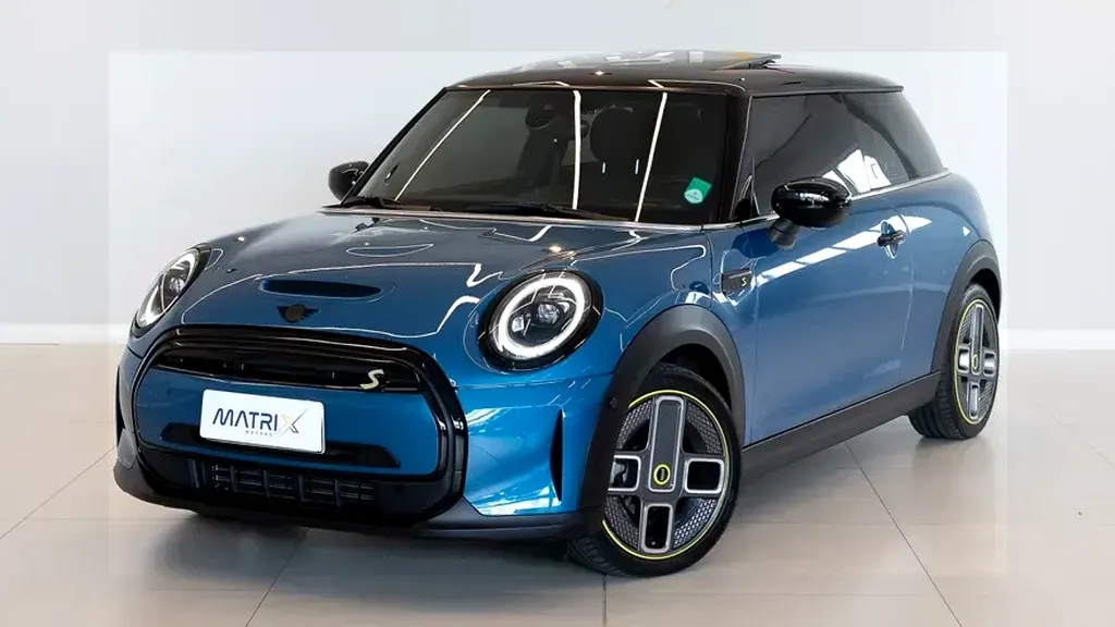 Foto de um mini cooper se