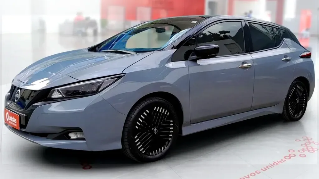 Foto de um nissan leaf