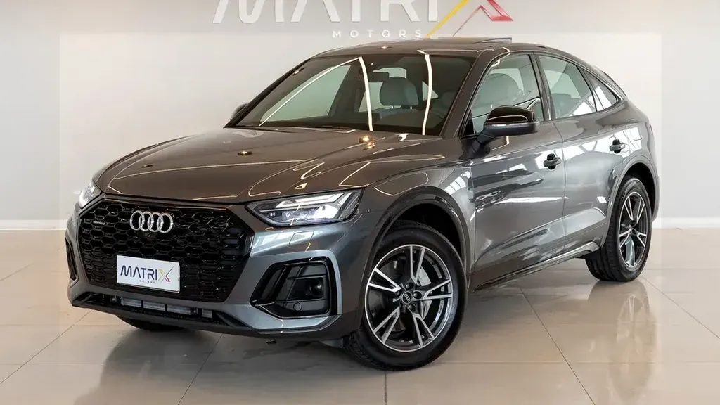 Foto de um audi q5 e-tron