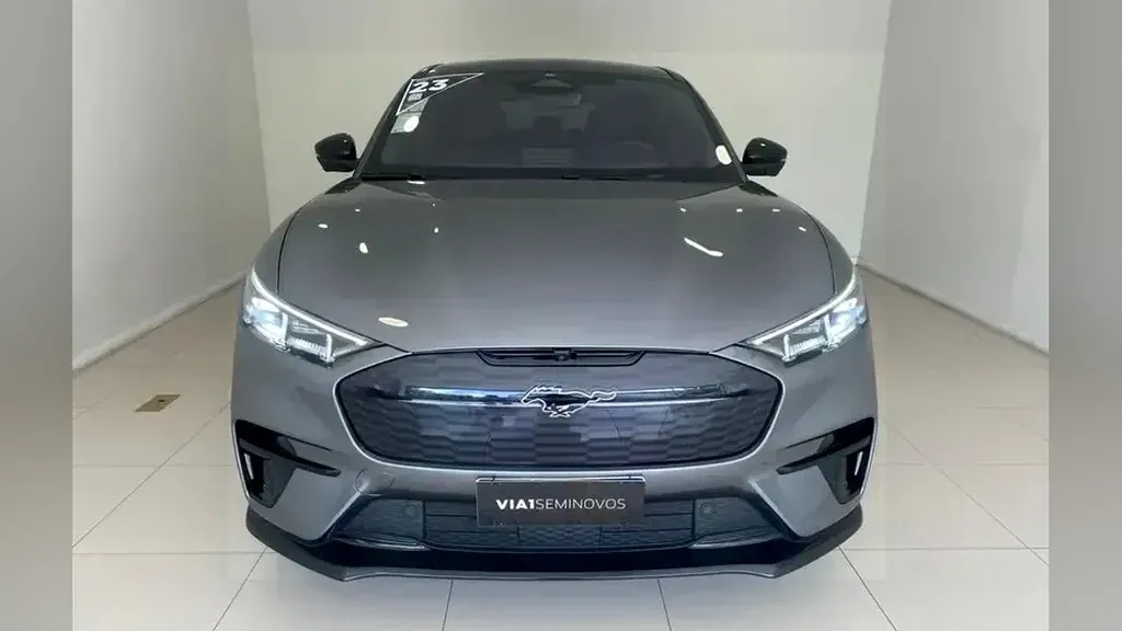 Foto de um ford mustang mach-e