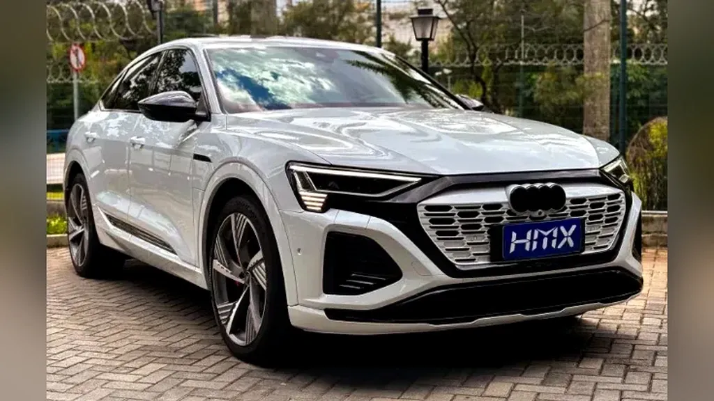 Foto de um audi q8 sportback e-tron