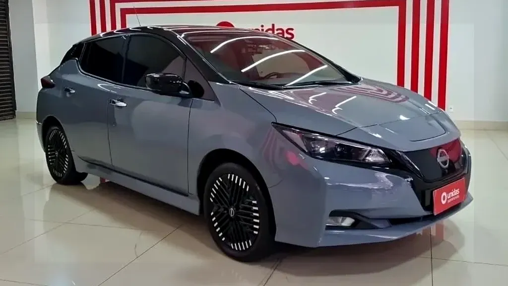 Foto de um nissan leaf