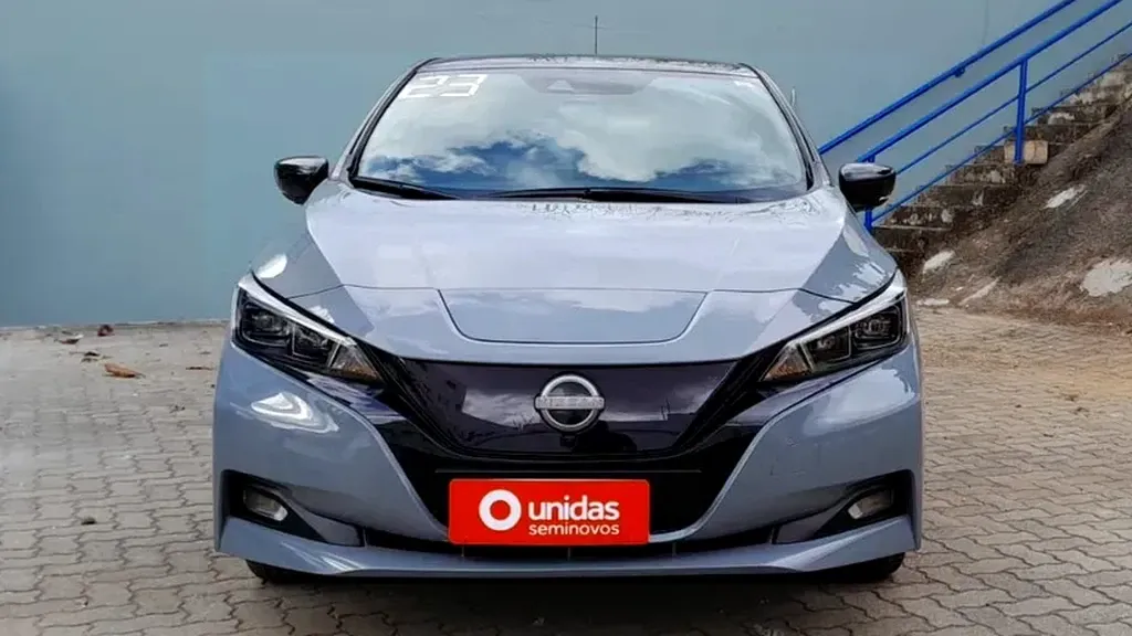 Foto de um nissan leaf