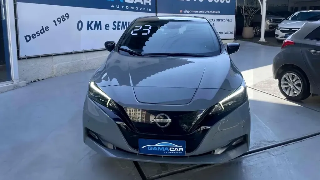 Foto de um nissan leaf