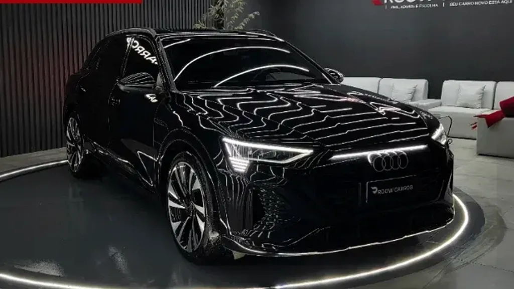 Foto de um audi q8 e-tron