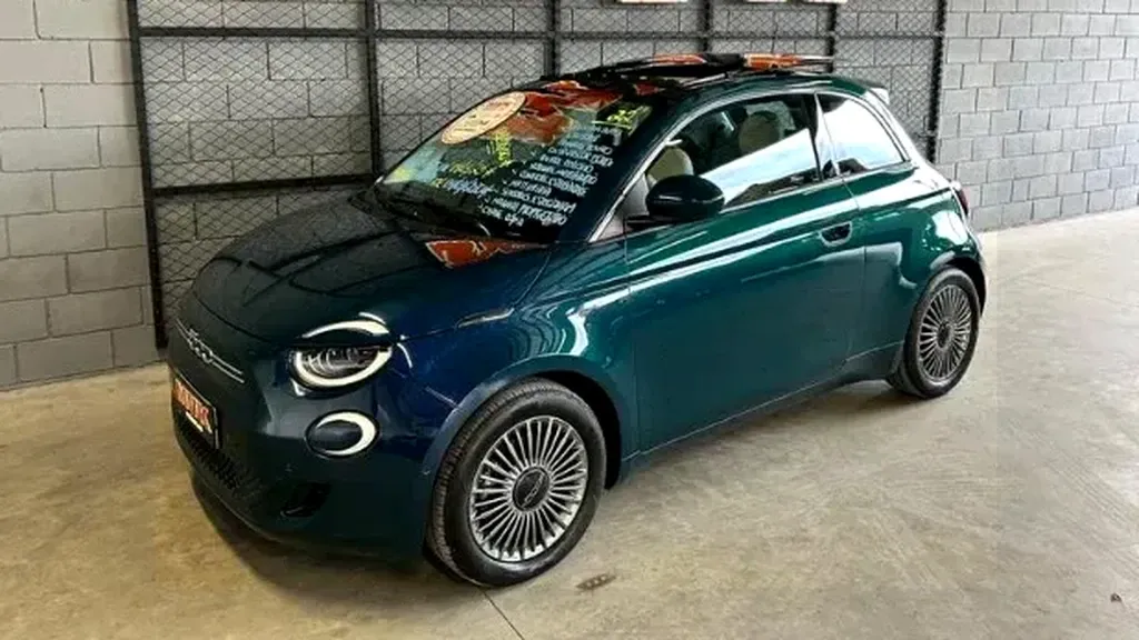 Foto de um fiat 500e