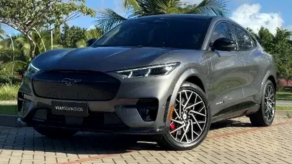 Foto de um ford mustang mach-e