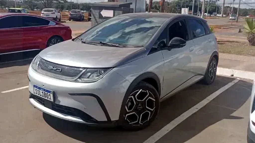 Foto de um byd dolphin plus