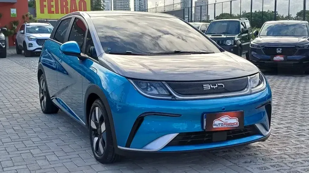Foto de um byd dolphin plus