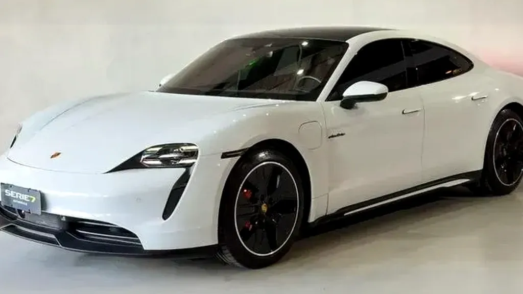 Foto de um porsche taycan