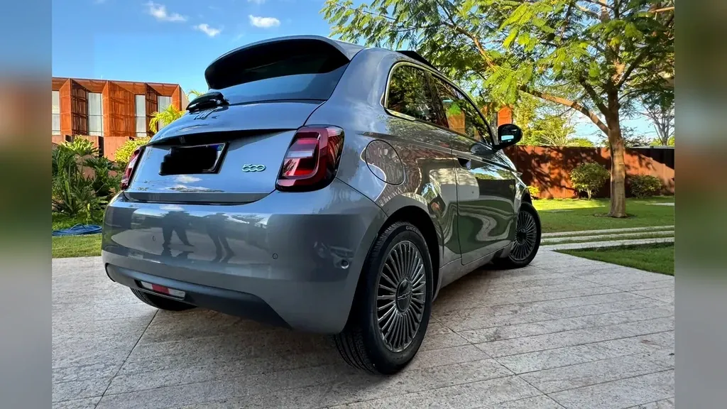Foto de um fiat 500e