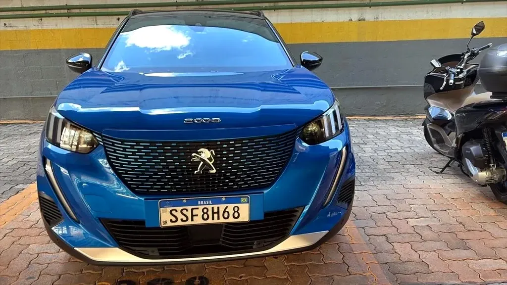 Peugeot E-2008