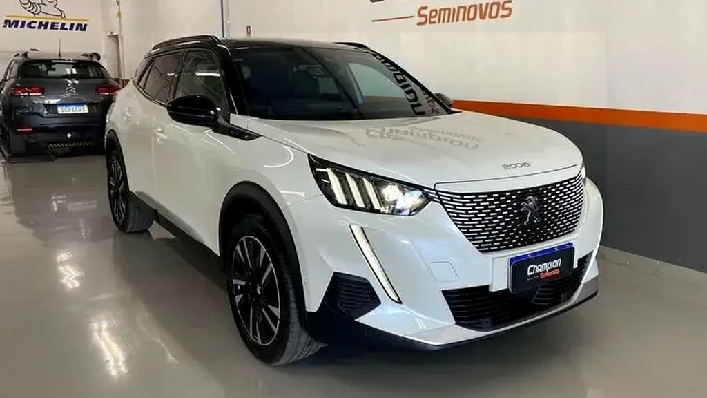 Peugeot E-2008
