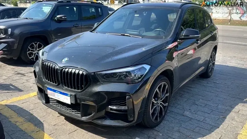 BMW IX1