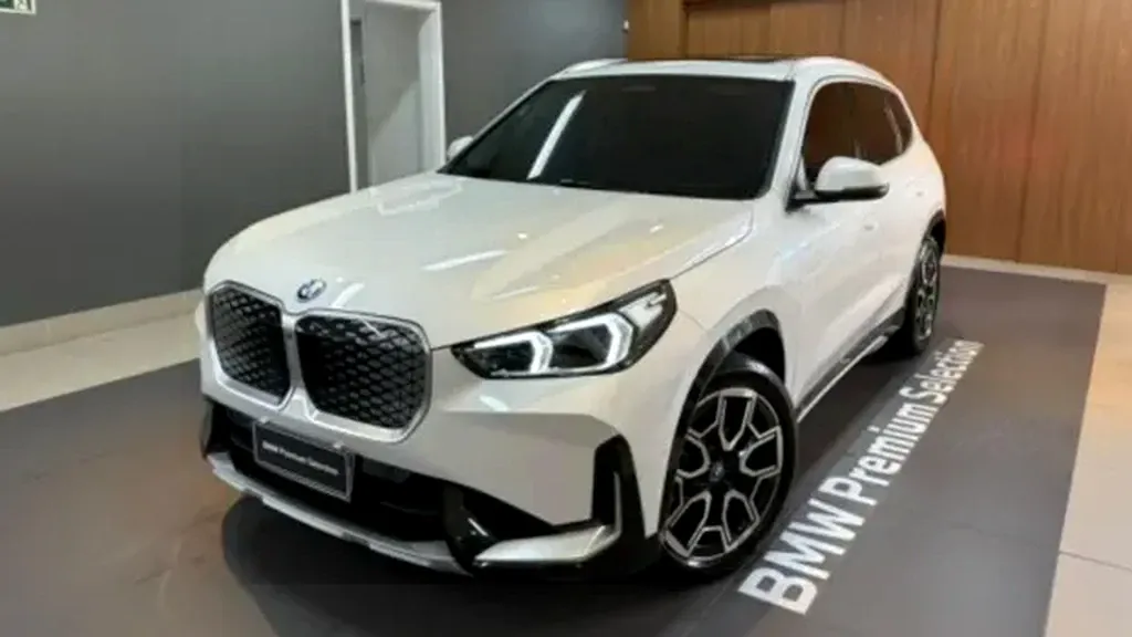 BMW IX1