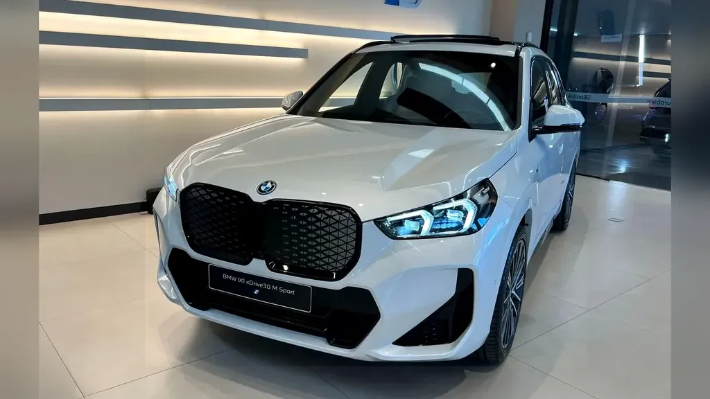 BMW IX1