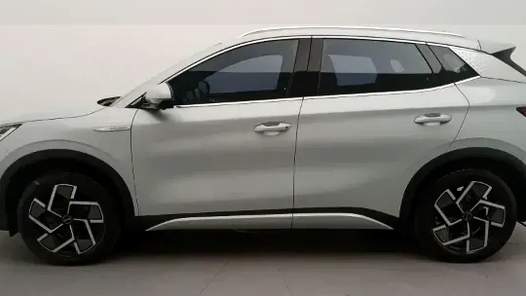 Foto de um byd yuan plus