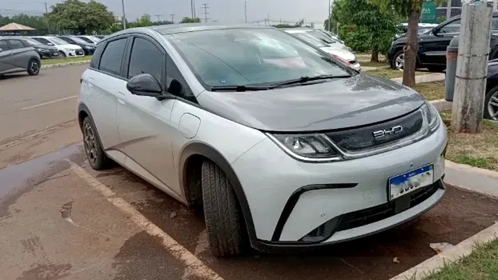 Foto de um byd dolphin plus