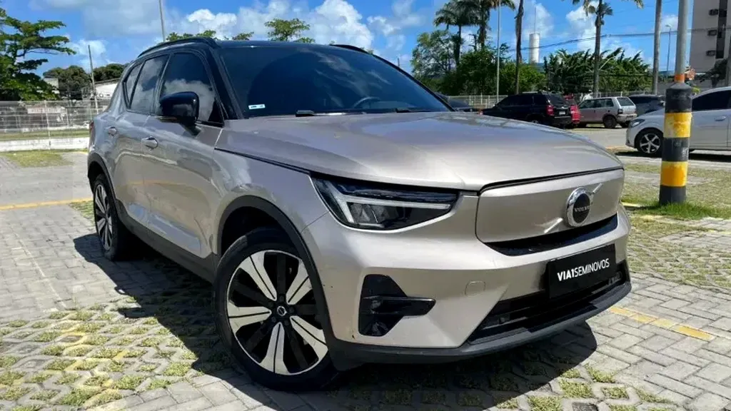 Foto de um volvo xc40 recharge