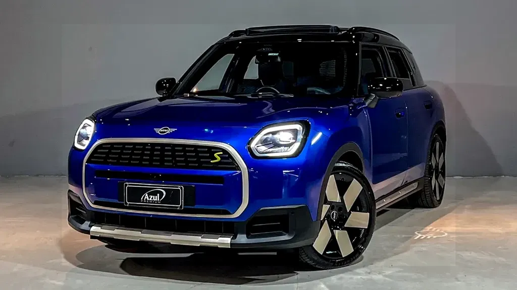 Foto de um mini countryman se all4