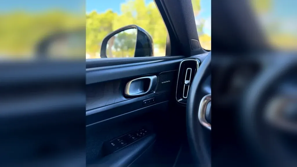 Volvo XC40 Recharge - Imagem 3