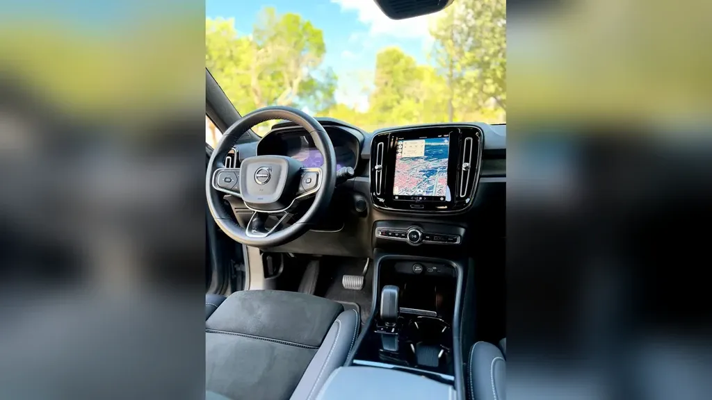 Volvo XC40 Recharge - Imagem 4
