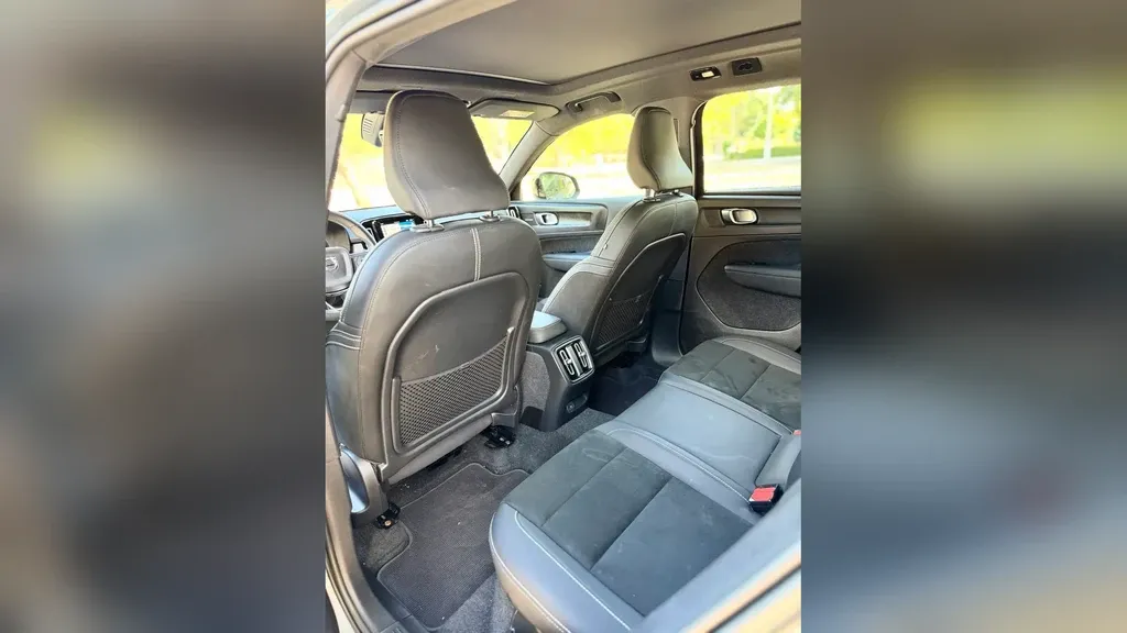 Volvo XC40 Recharge - Imagem 6