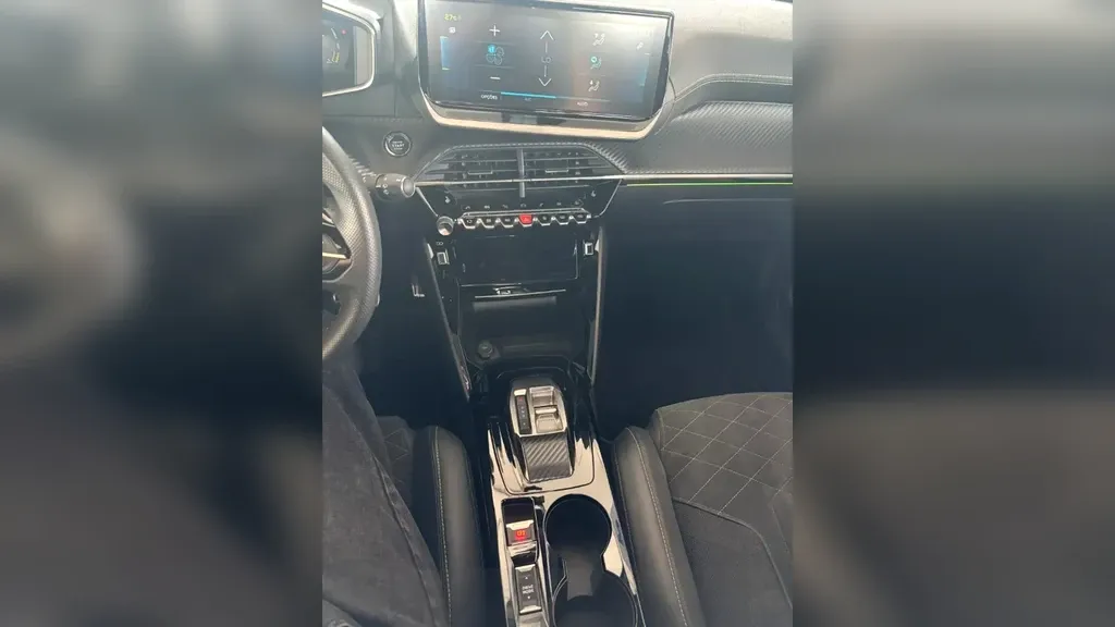 Peugeot E-2008 - Imagem 9