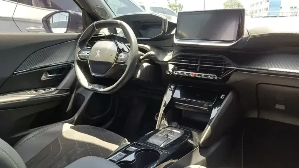 Peugeot E-2008 - Imagem 9