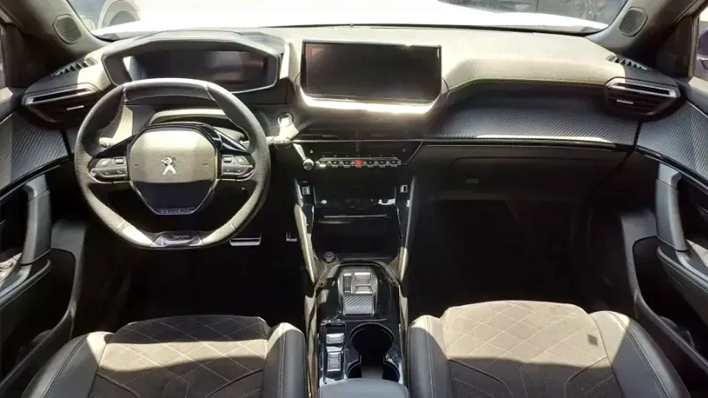 Peugeot E-2008 - Imagem 12