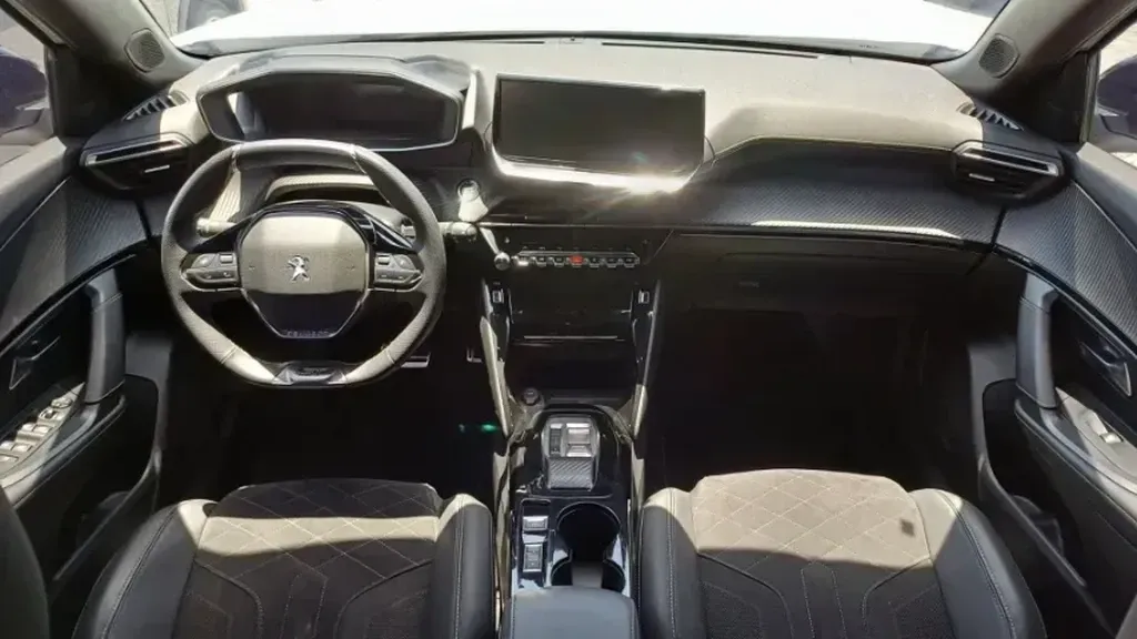 Peugeot E-2008 - Imagem 13