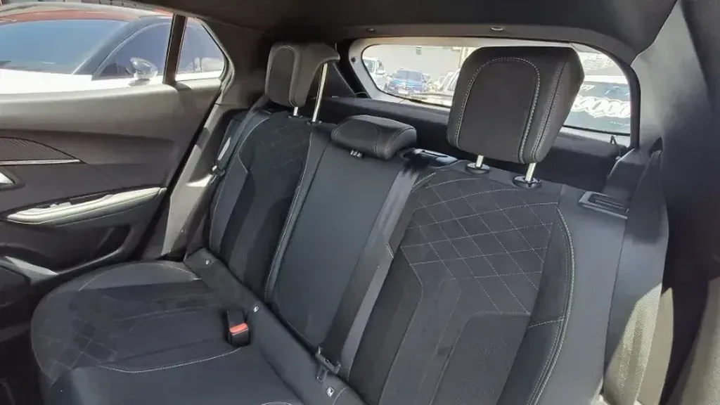 Peugeot E-2008 - Imagem 19