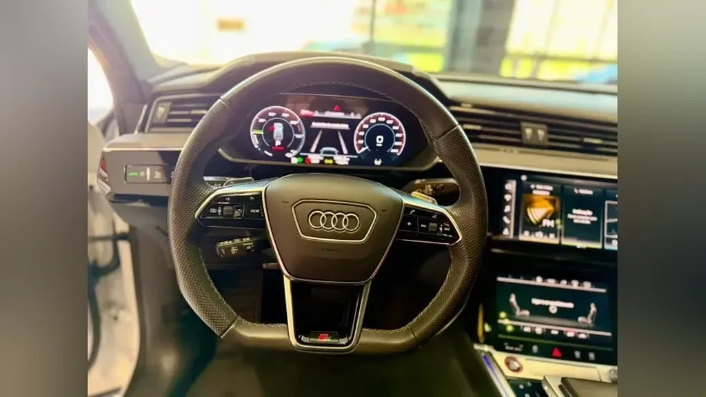 Audi E-tron S Sportback - Imagem 18