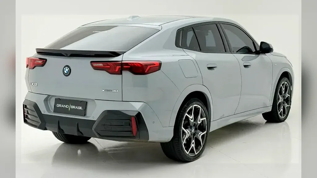 BMW Ix - Imagem 3