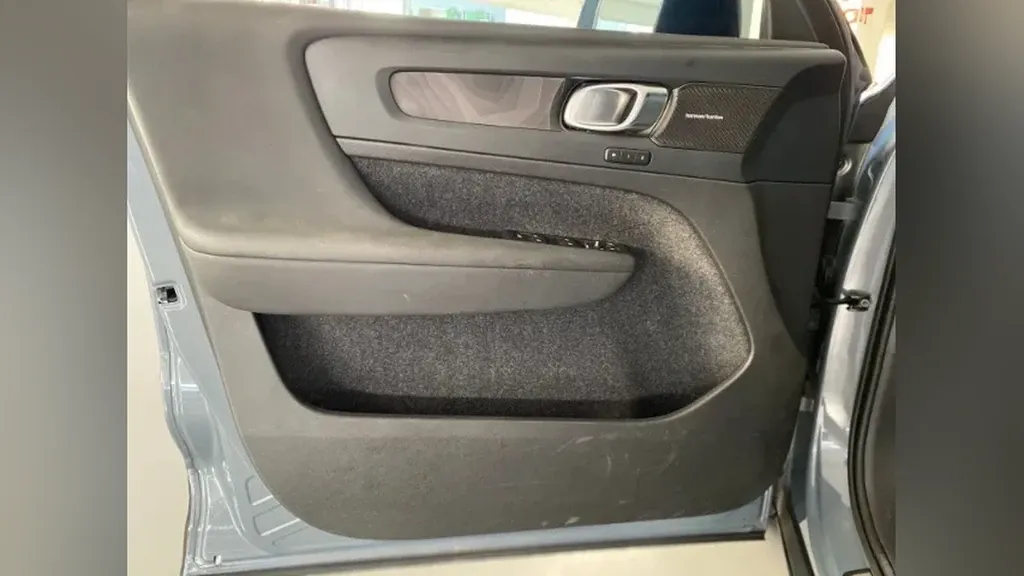 Volvo XC40 Recharge - Imagem 7