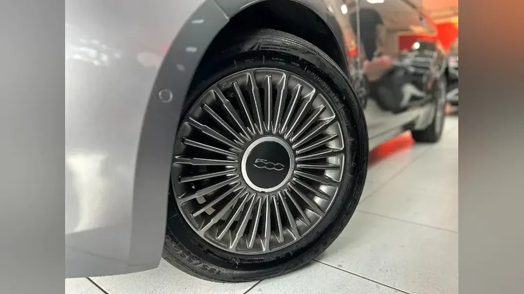 Fiat 500e - Imagem 8