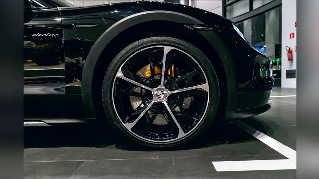 Porsche Taycan - Imagem 14