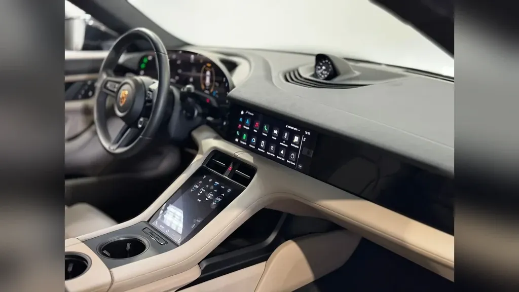 Porsche Taycan - Imagem 11