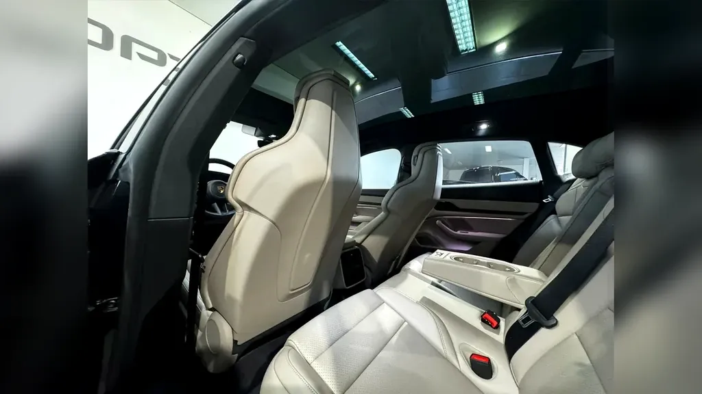 Porsche Taycan - Imagem 13