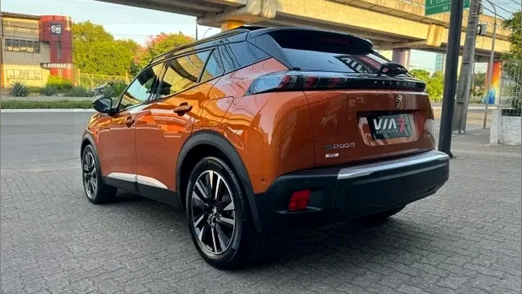 Peugeot E-2008 - Imagem 8