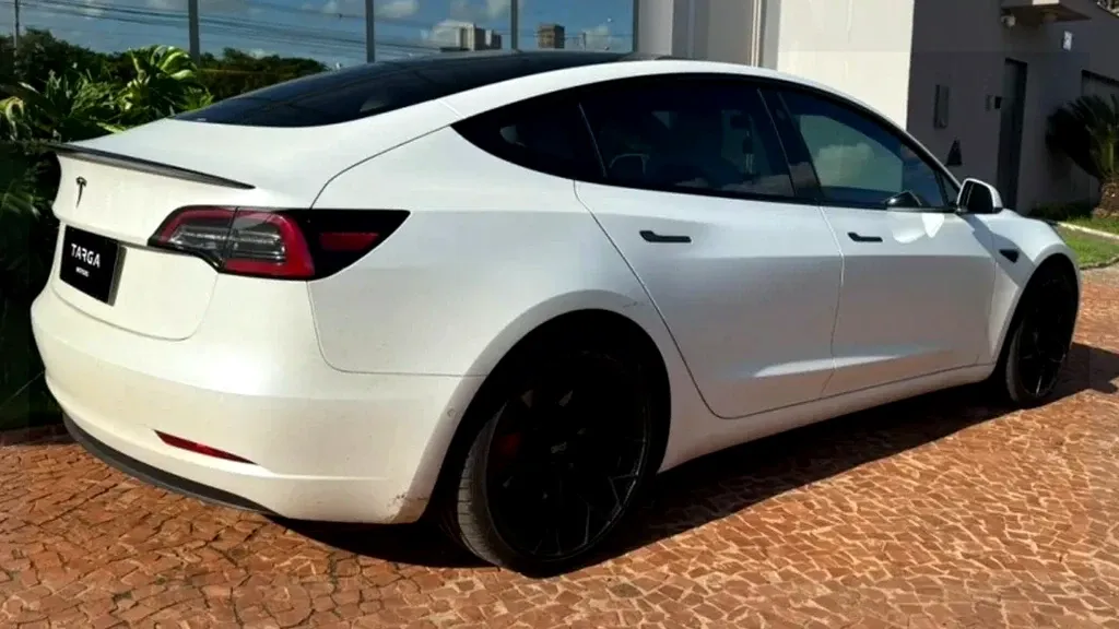 Tesla Model 3 - Imagem 4