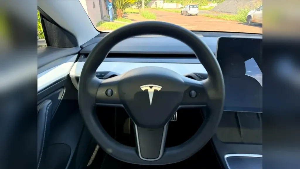 Tesla Model 3 - Imagem 5
