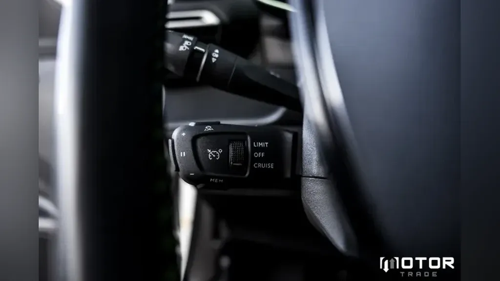 Peugeot E-2008 - Imagem 6